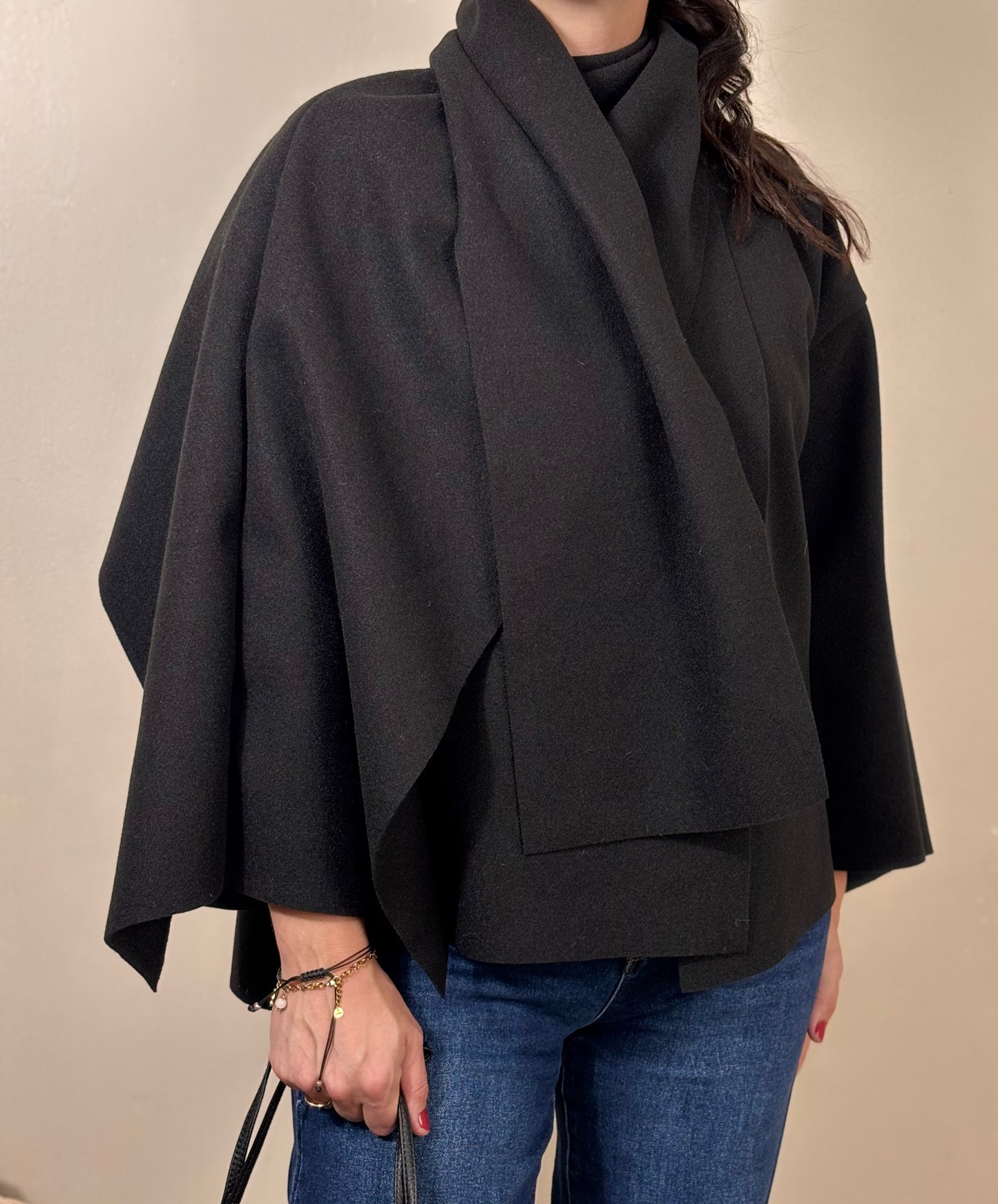 Cape écharpe noire