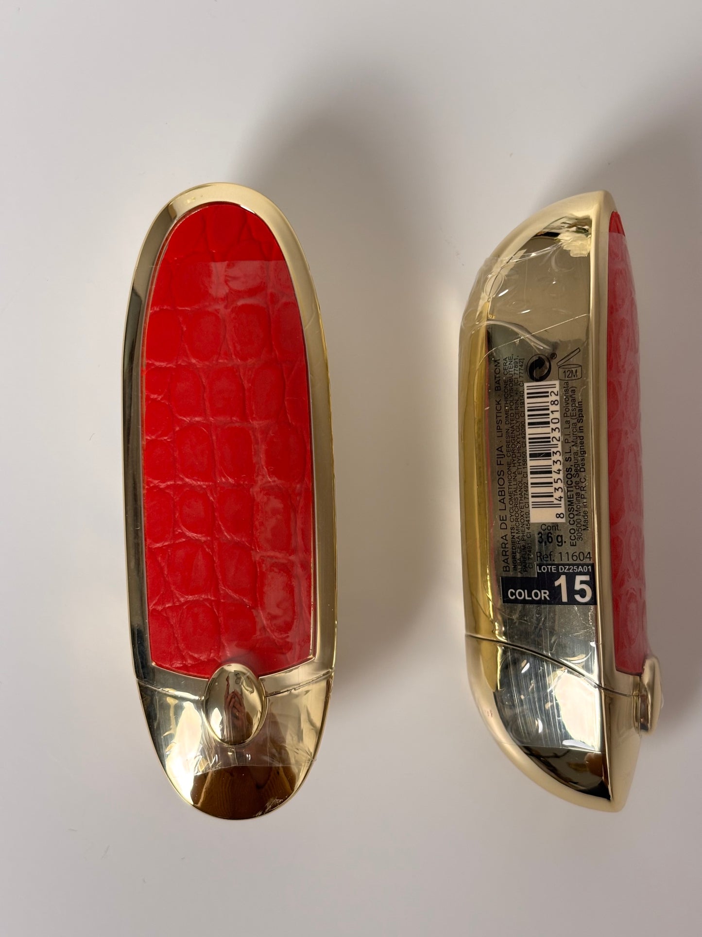 Rouge à lèvre étui rouge