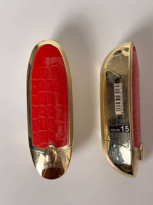 Rouge à lèvre étui rouge