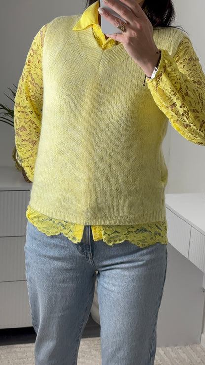 PULL SANS MANCHES JAUNE