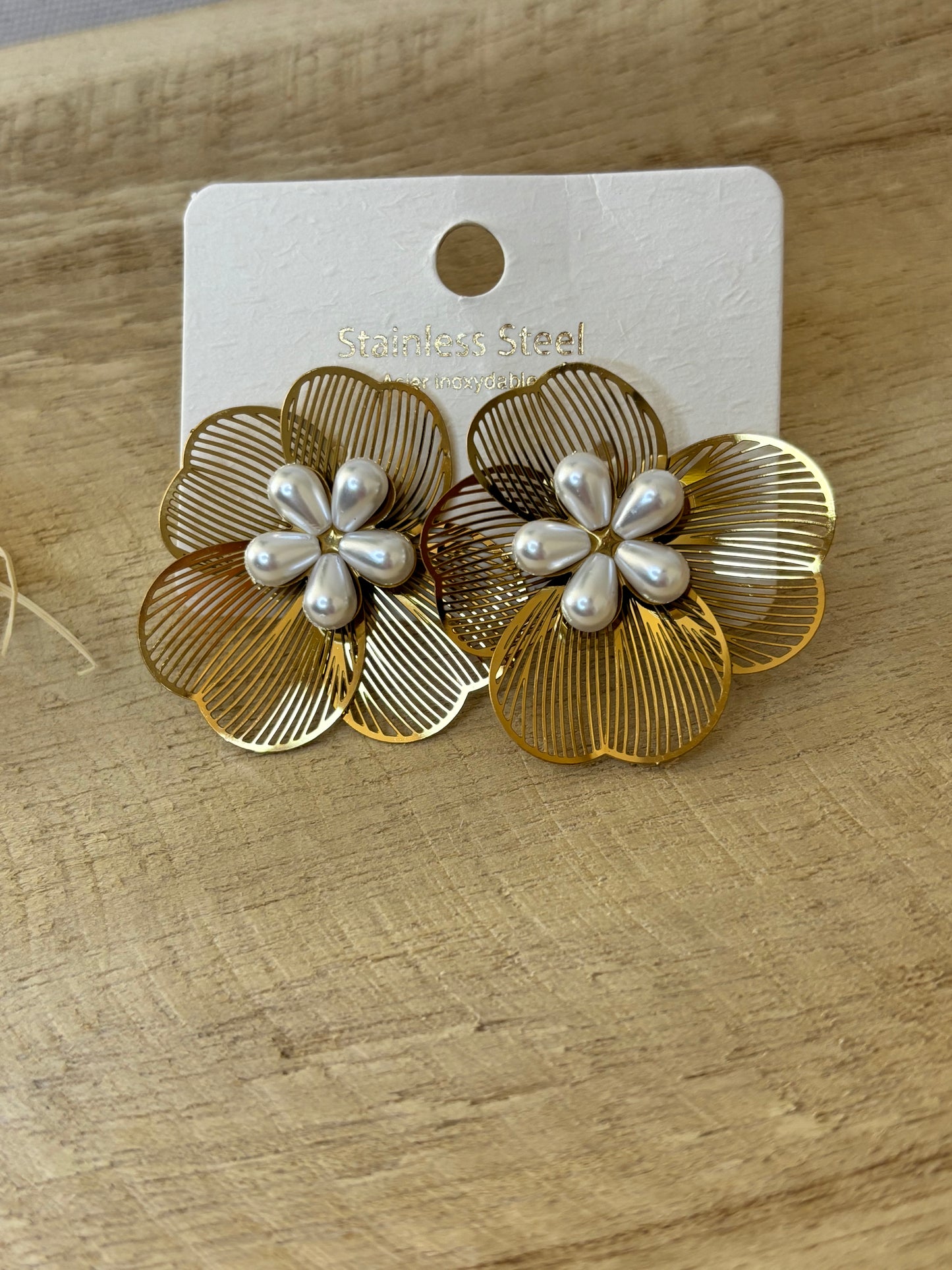 Boucles Fleurs perles dorées