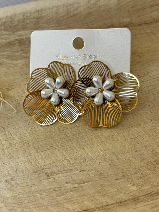 Boucles Fleurs perles dorées