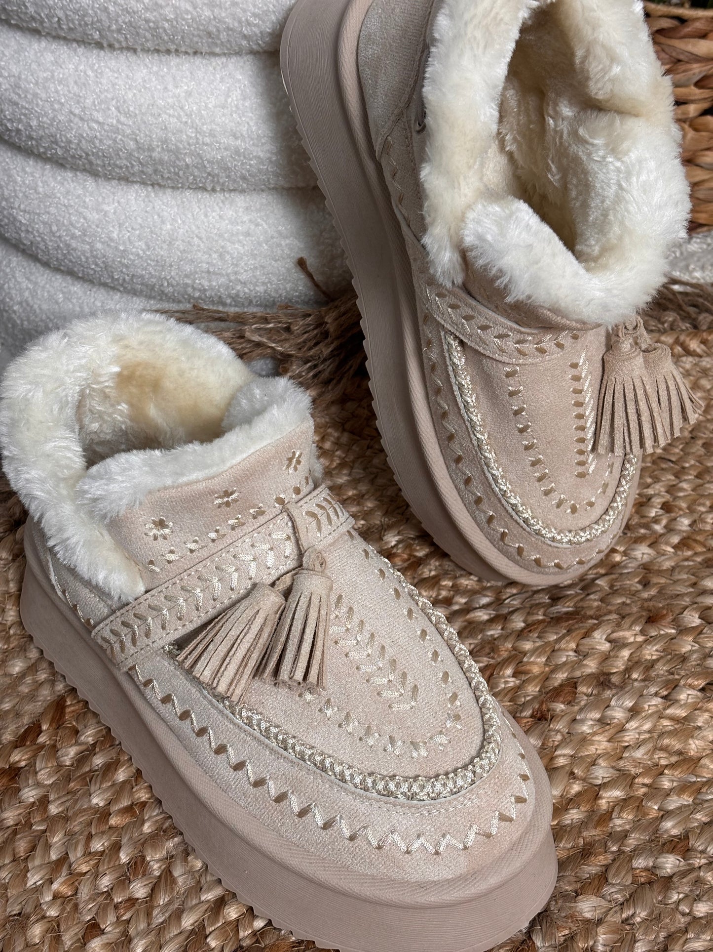 Bottines basses brodés beige