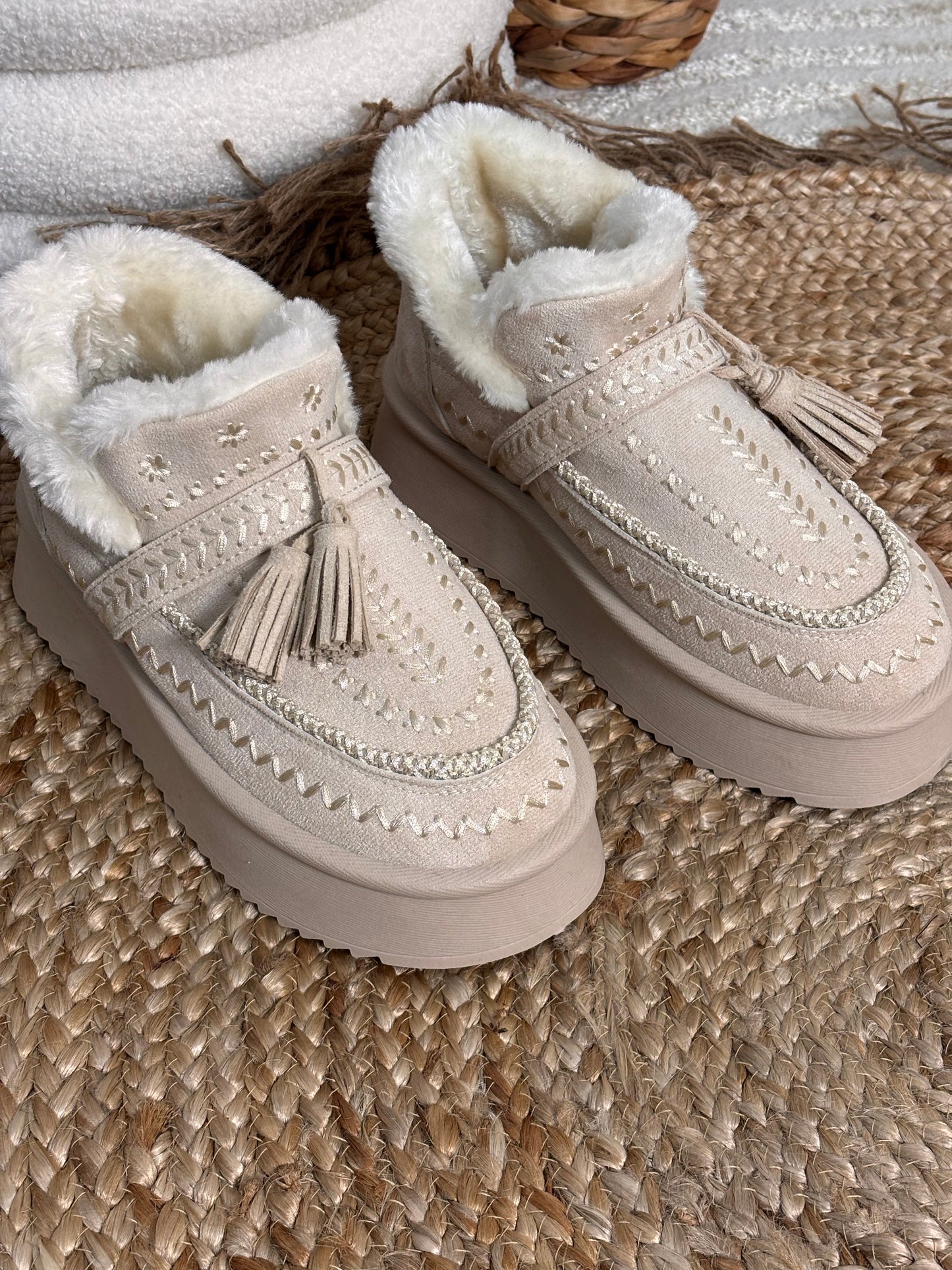 Bottines basses brodés beige